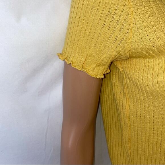 Juniors' MTV T-Shirt Giraffe Print Graphic Baby Tee LARGE, Ochre/mustard yellow - Picture 5 of 9